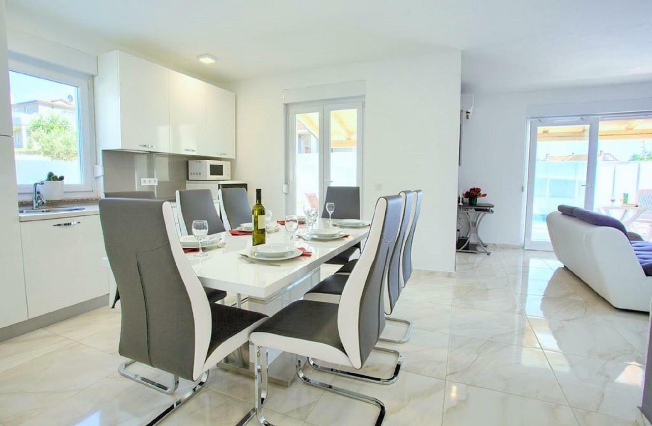 Villa Sanja Plovanija ภายนอก รูปภาพ